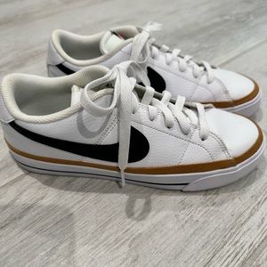 Women’s Nike Court Legacy Next Nature Size 8.5